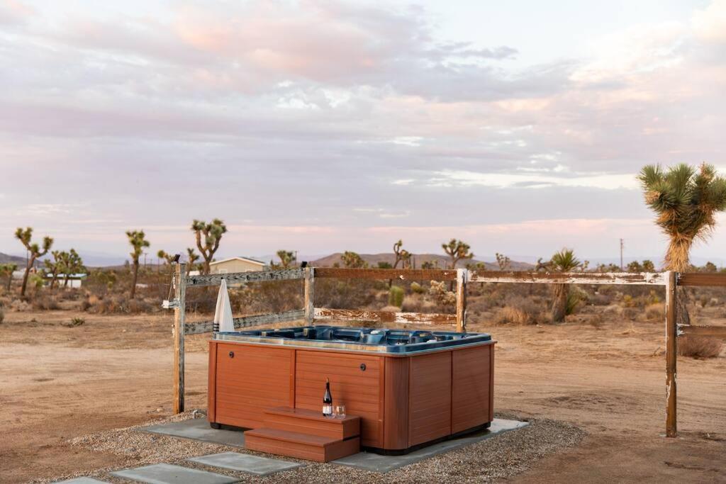 Cryptic Cabin-Tranquil Bohemian Getaway W/Hot Tub Villa Yucca Valley Exterior photo