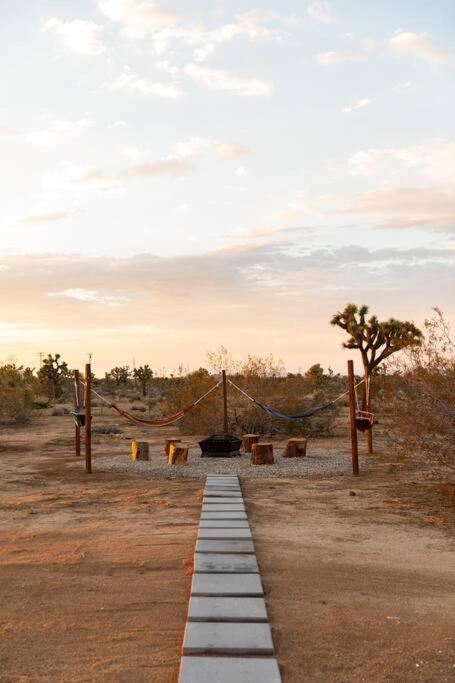 Cryptic Cabin-Tranquil Bohemian Getaway W/Hot Tub Villa Yucca Valley Exterior photo